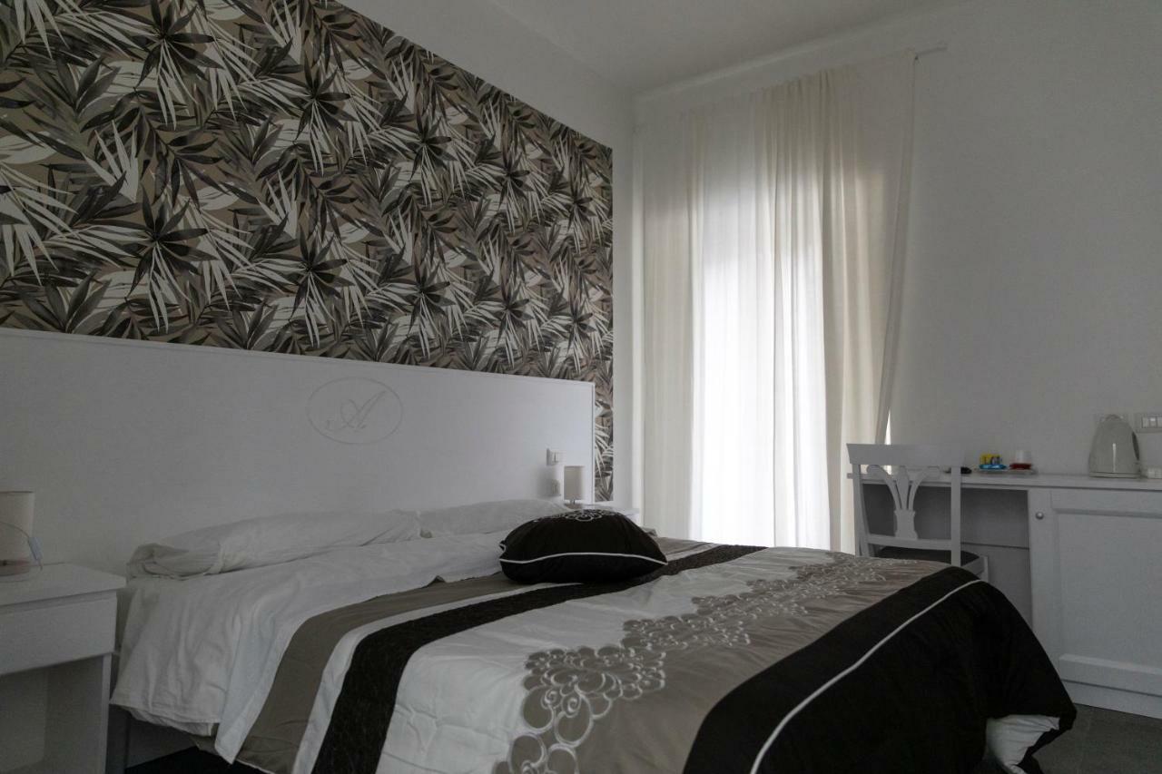 B&B Alambrado Rooms & Suites Наполи Екстериор снимка